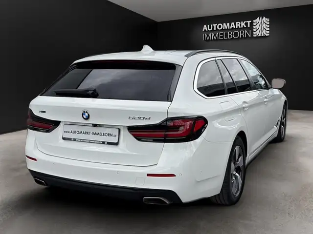 BMW 5 Series view 11