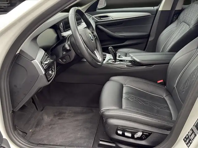 BMW 5 Series view 14