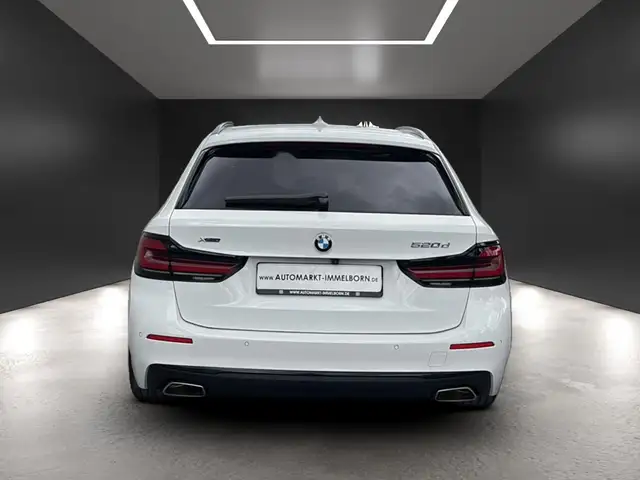 BMW 5 Series view 9