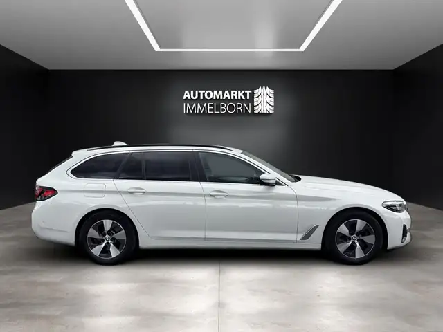 BMW 5 Series view 7