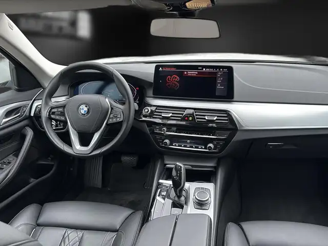 BMW 5 Series view 15