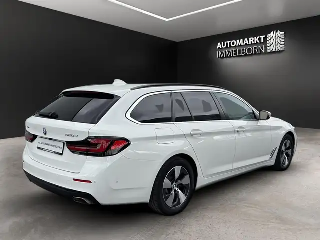 BMW 5 Series view 6