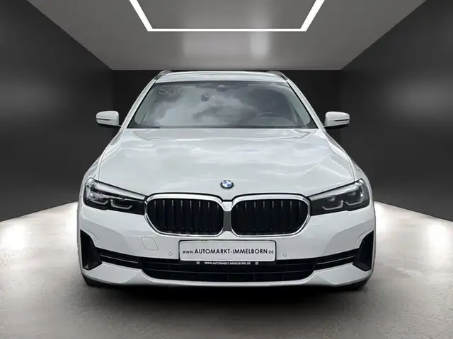BMW 5 Series view 8