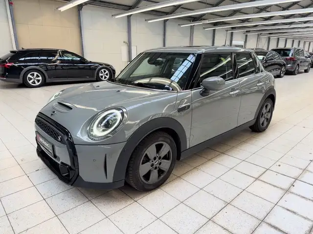 Mini Hatch view 3