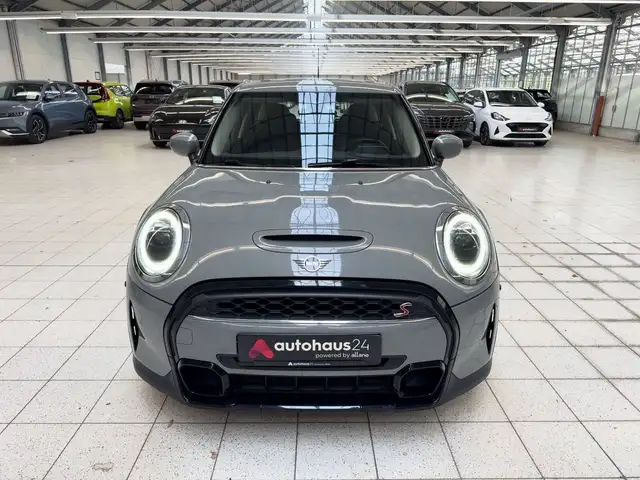 Mini Hatch view 2