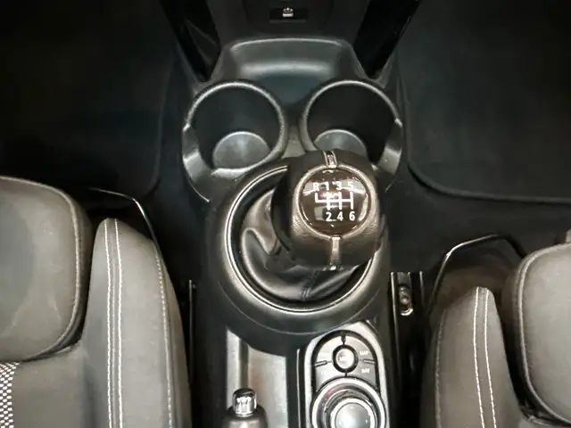 Mini Hatch view 13