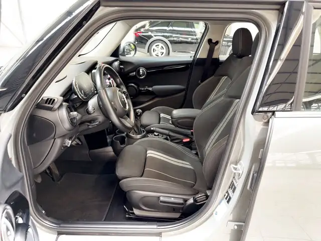 Mini Hatch view 8