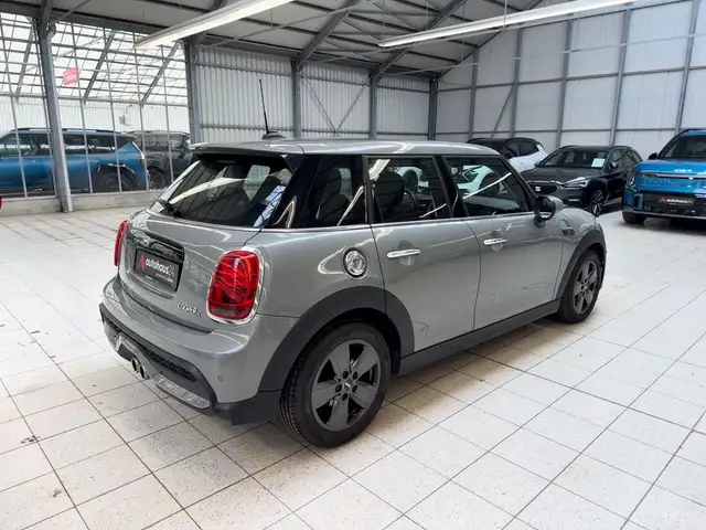 Mini Hatch view 5
