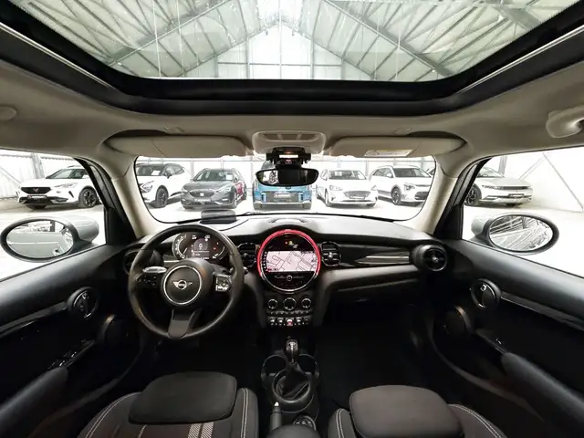 Mini Hatch view 9