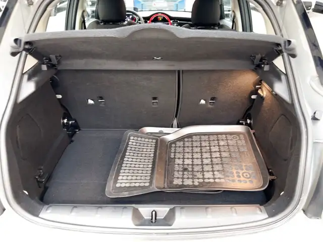 Mini Hatch view 6