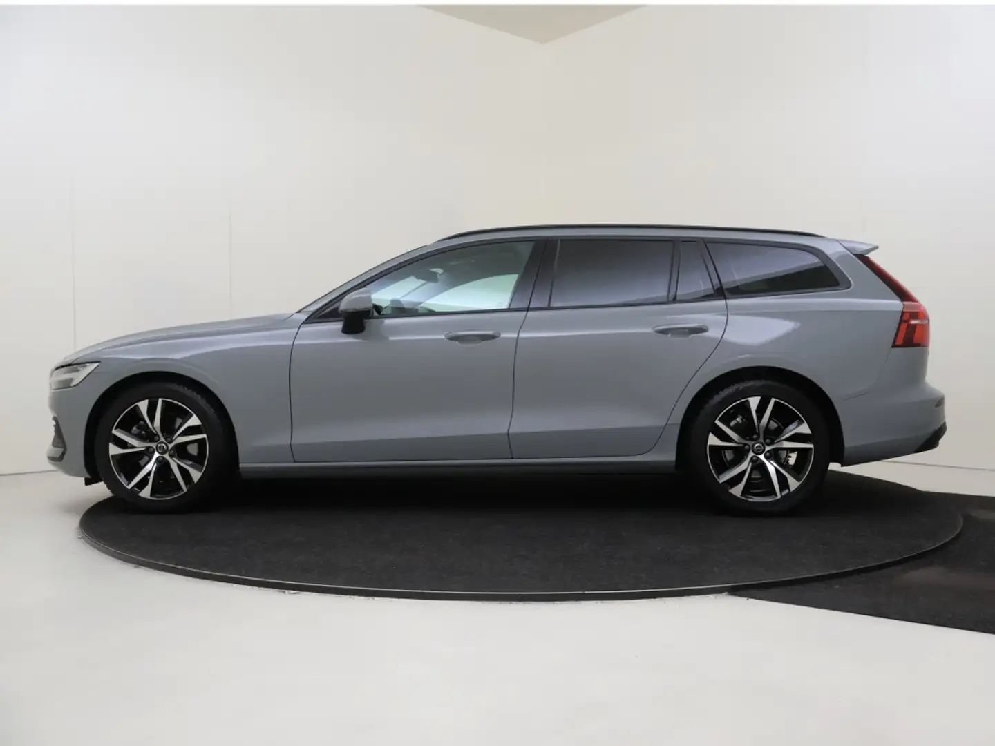 Volvo V60 B3 Essential Edition | Trekhaak | Stoel en Stuurve Grau - 2