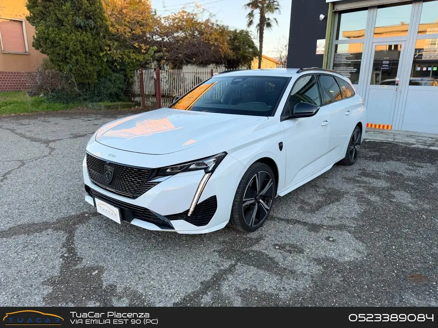 Peugeot 308 GT 1.2 PureTech 130 Bianco - 1