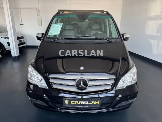 Mercedes-Benz Viano view 3