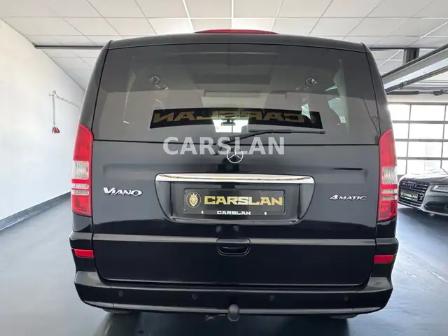 Mercedes-Benz Viano view 11