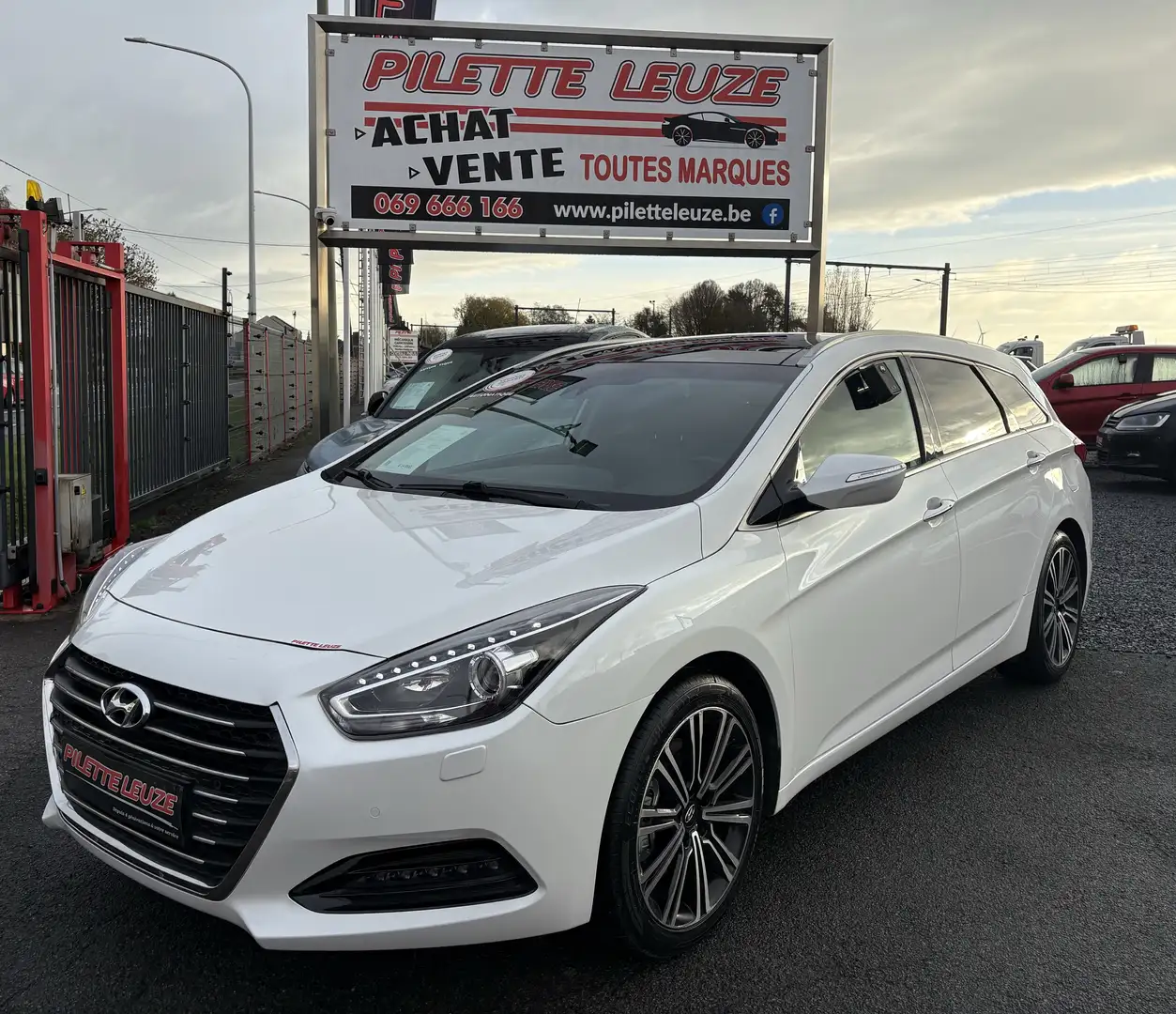 Hyundai i40 i40 SW1.7 AUTOMATIQUE/CUIR/CRDi Executive ISG DCT Wit - 1