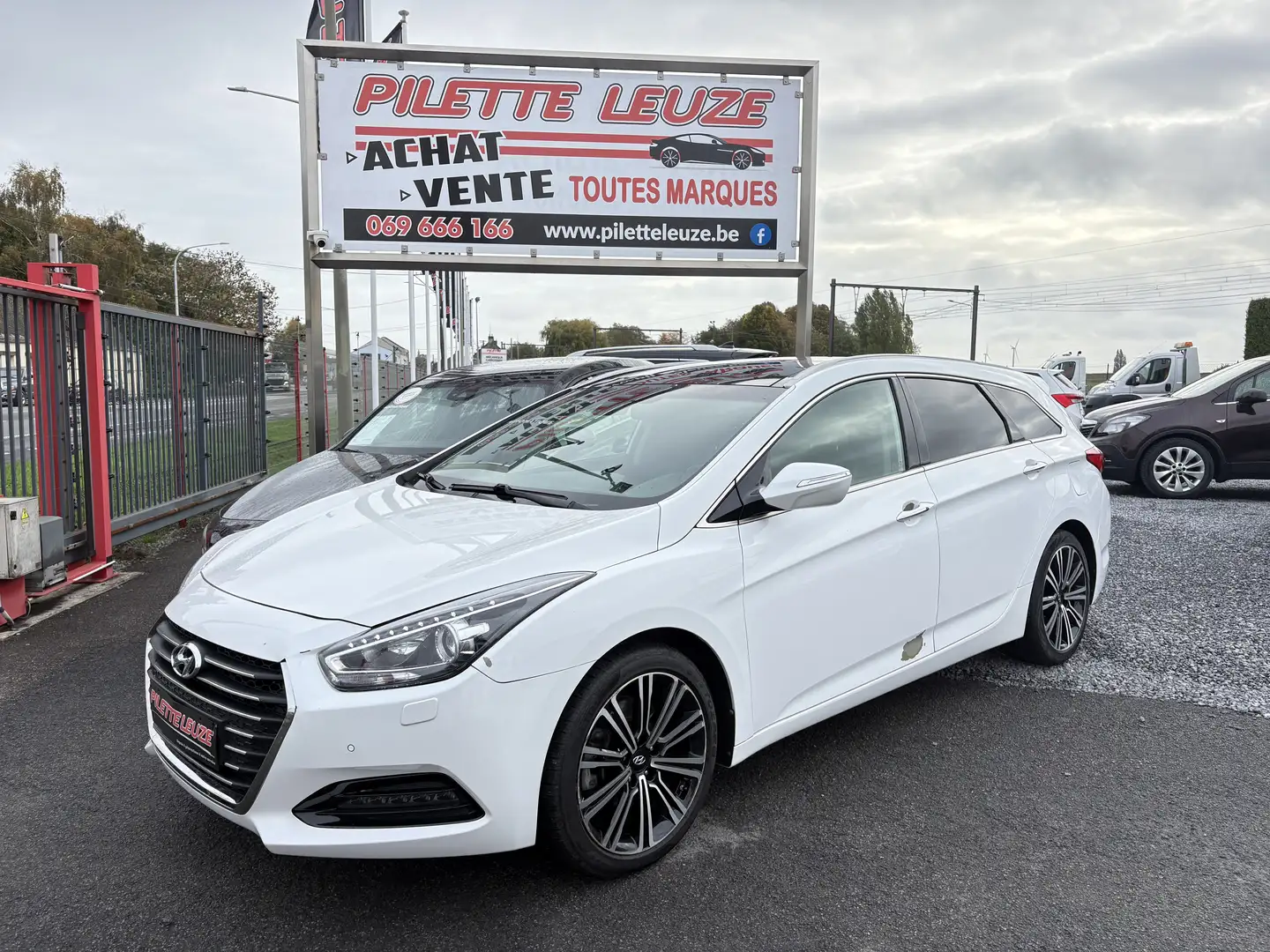 Hyundai i40 i40 FULL CUIRE/CAMERA SW1.7 CRDi Executive ISG DCT Blanc - 1