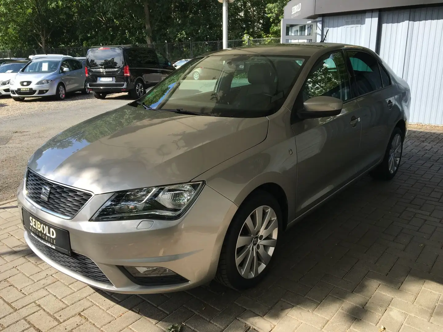 SEAT Toledo 1.2 TSI Style Fließheck/Navi/Tempo/Sitzh. Beige - 1