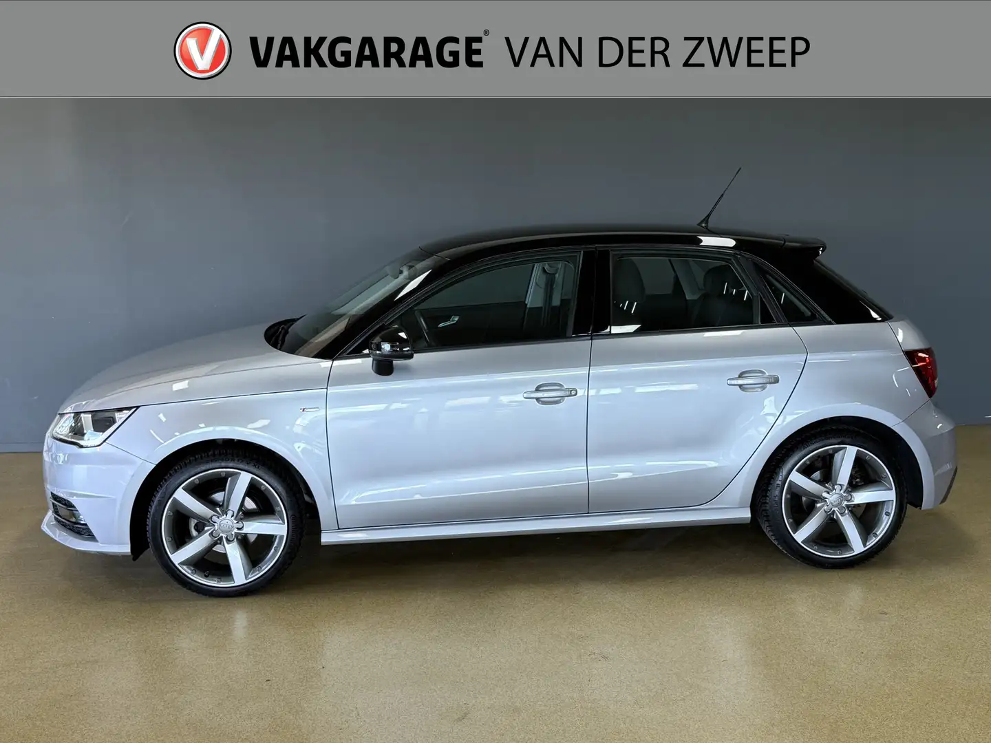 Audi A1 Sportback 1.0 TFSI S-Line Grijs - 2