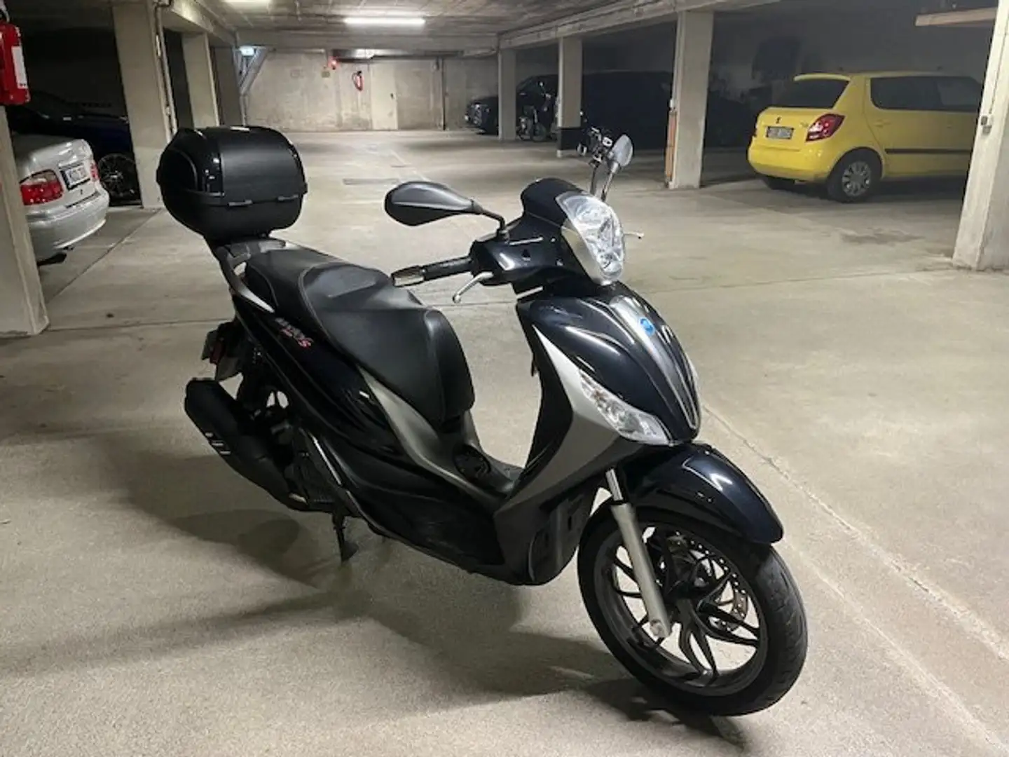 Piaggio Medley 125 Fekete - 2