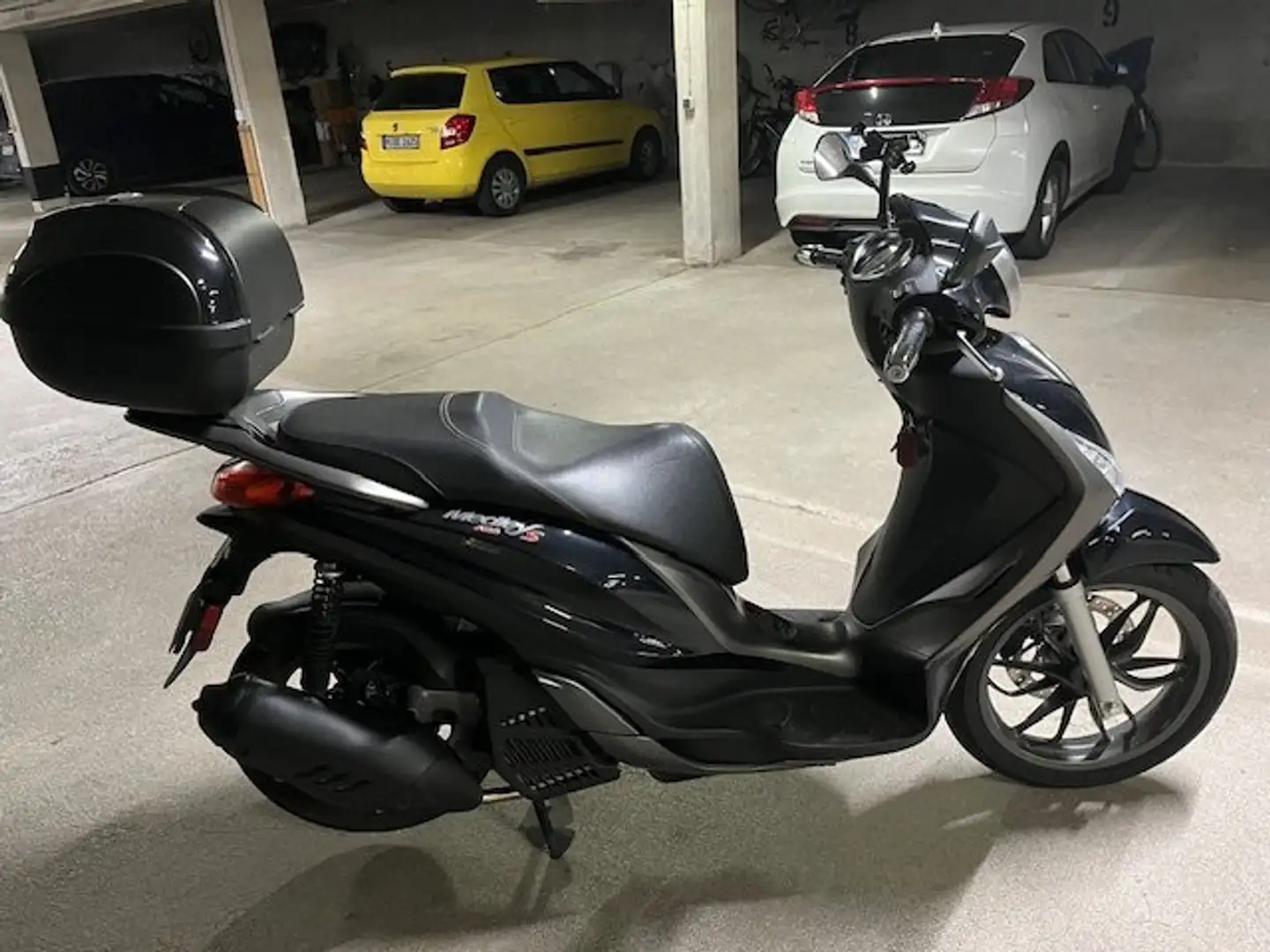 Piaggio Medley 125 Fekete - 1