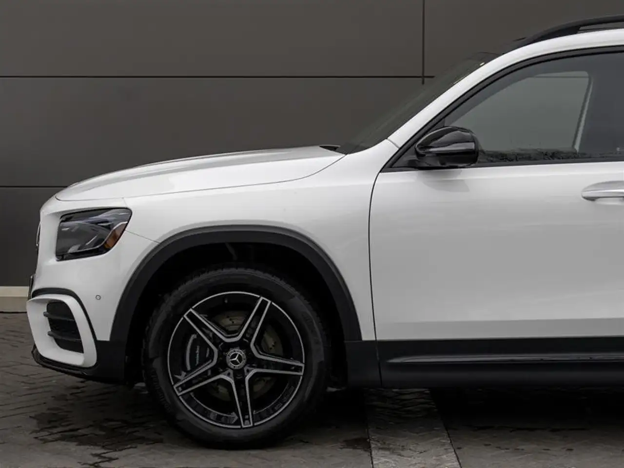 Mercedes-Benz GLB снимка Mercedes-Benz GLB