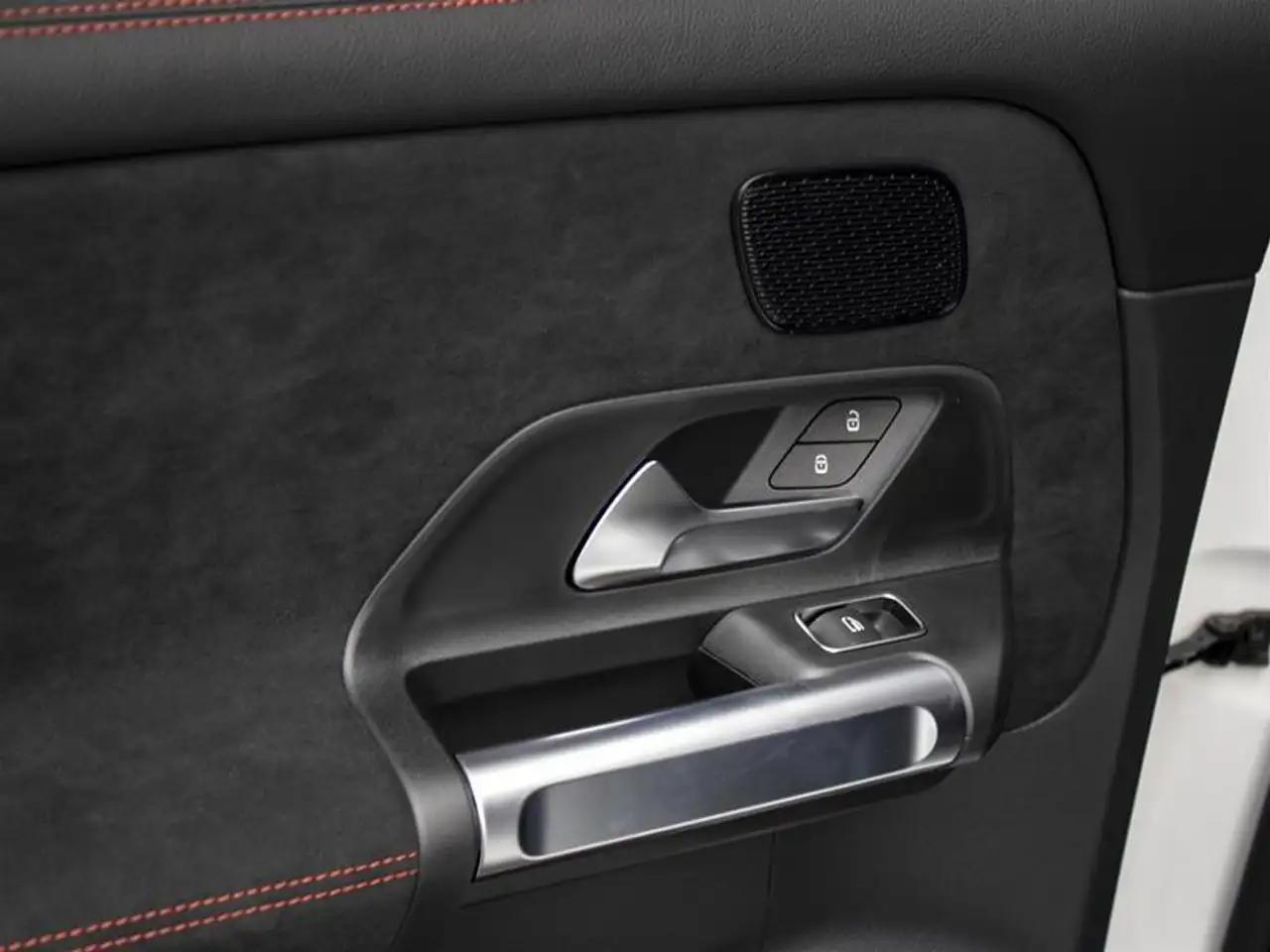 Mercedes-Benz GLB снимка Mercedes-Benz GLB