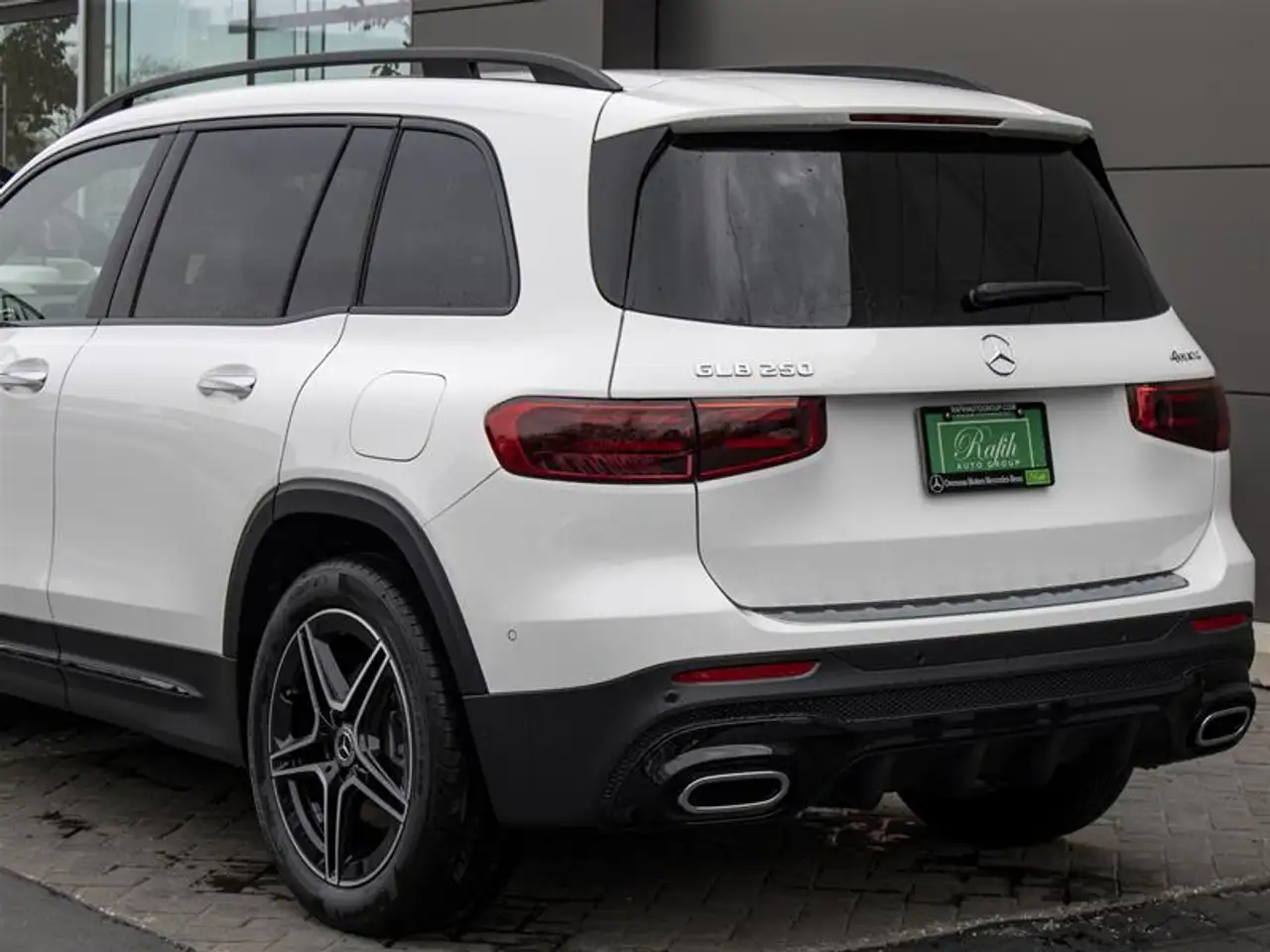 Mercedes-Benz GLB снимка Mercedes-Benz GLB