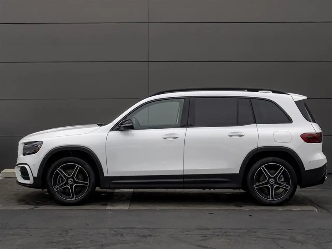 Mercedes-Benz GLB снимка Mercedes-Benz GLB