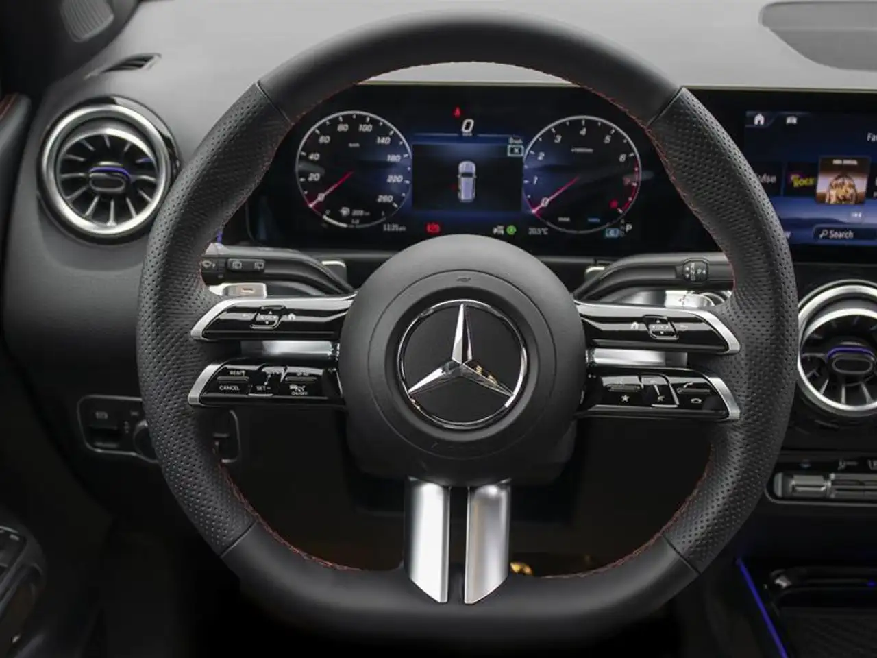 Mercedes-Benz GLB снимка Mercedes-Benz GLB