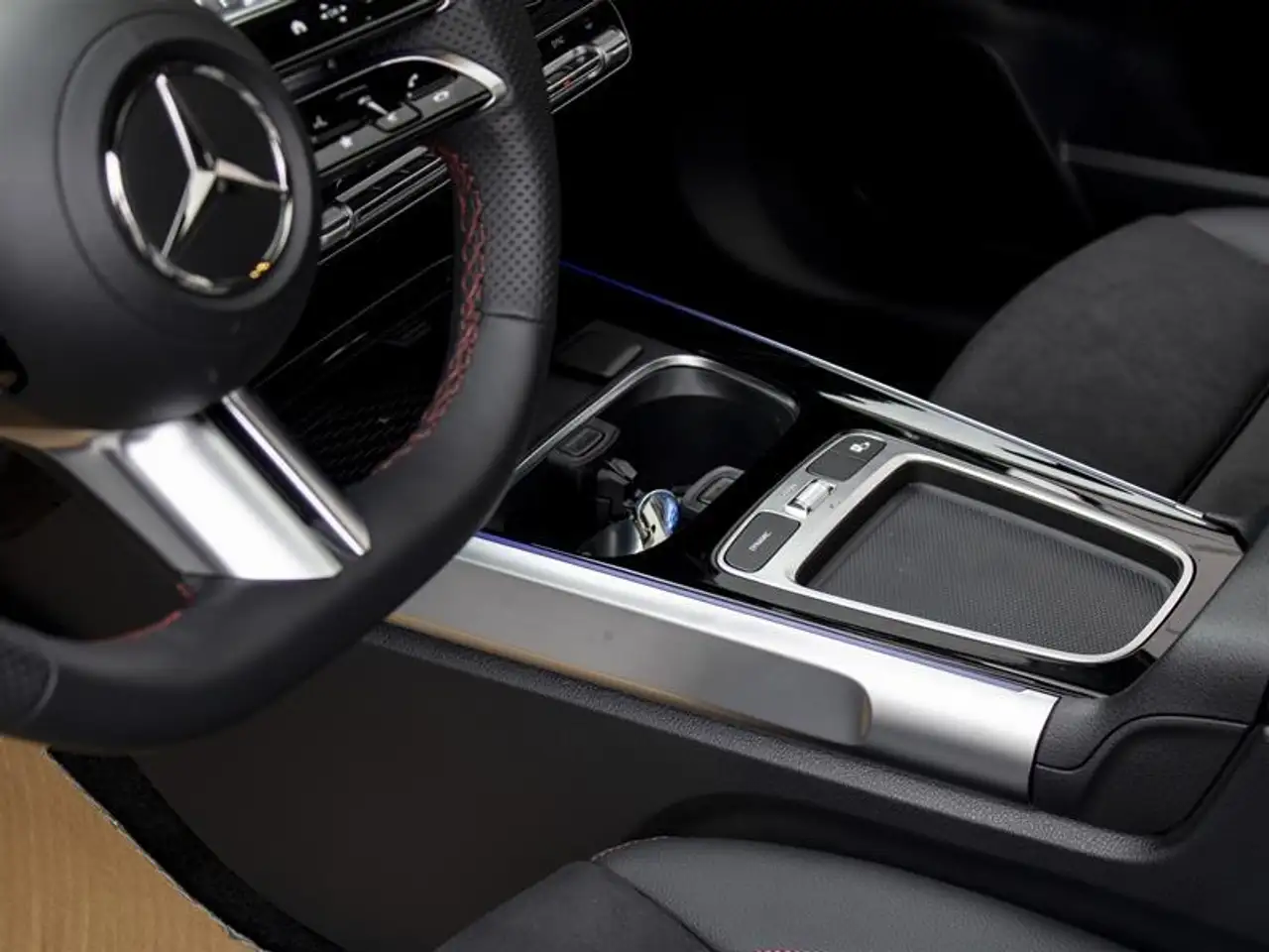 Mercedes-Benz GLB снимка Mercedes-Benz GLB