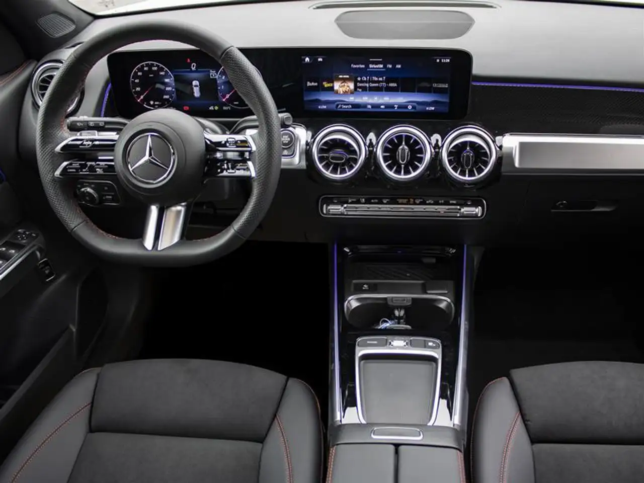 Mercedes-Benz GLB снимка Mercedes-Benz GLB