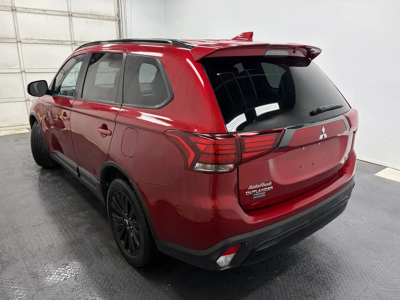 Mitsubishi Outlander снимка Mitsubishi Outlander