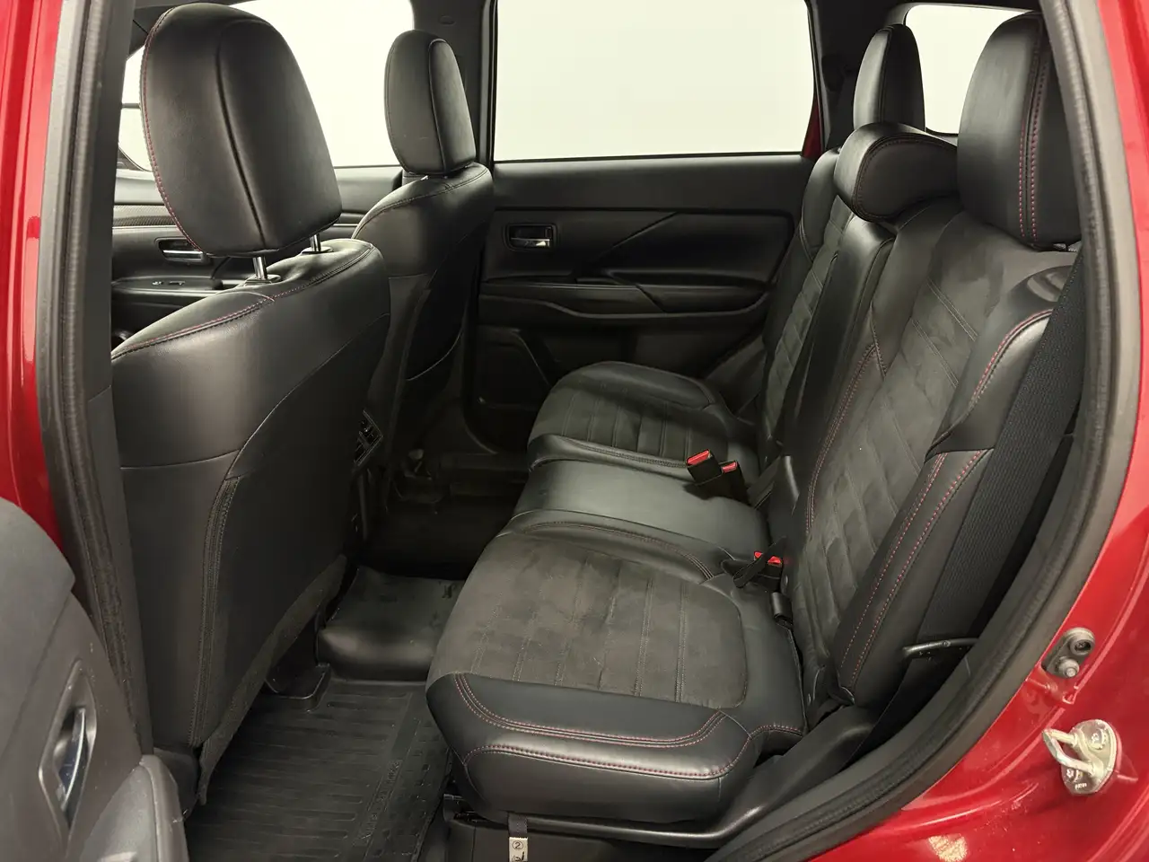 Mitsubishi Outlander снимка Mitsubishi Outlander