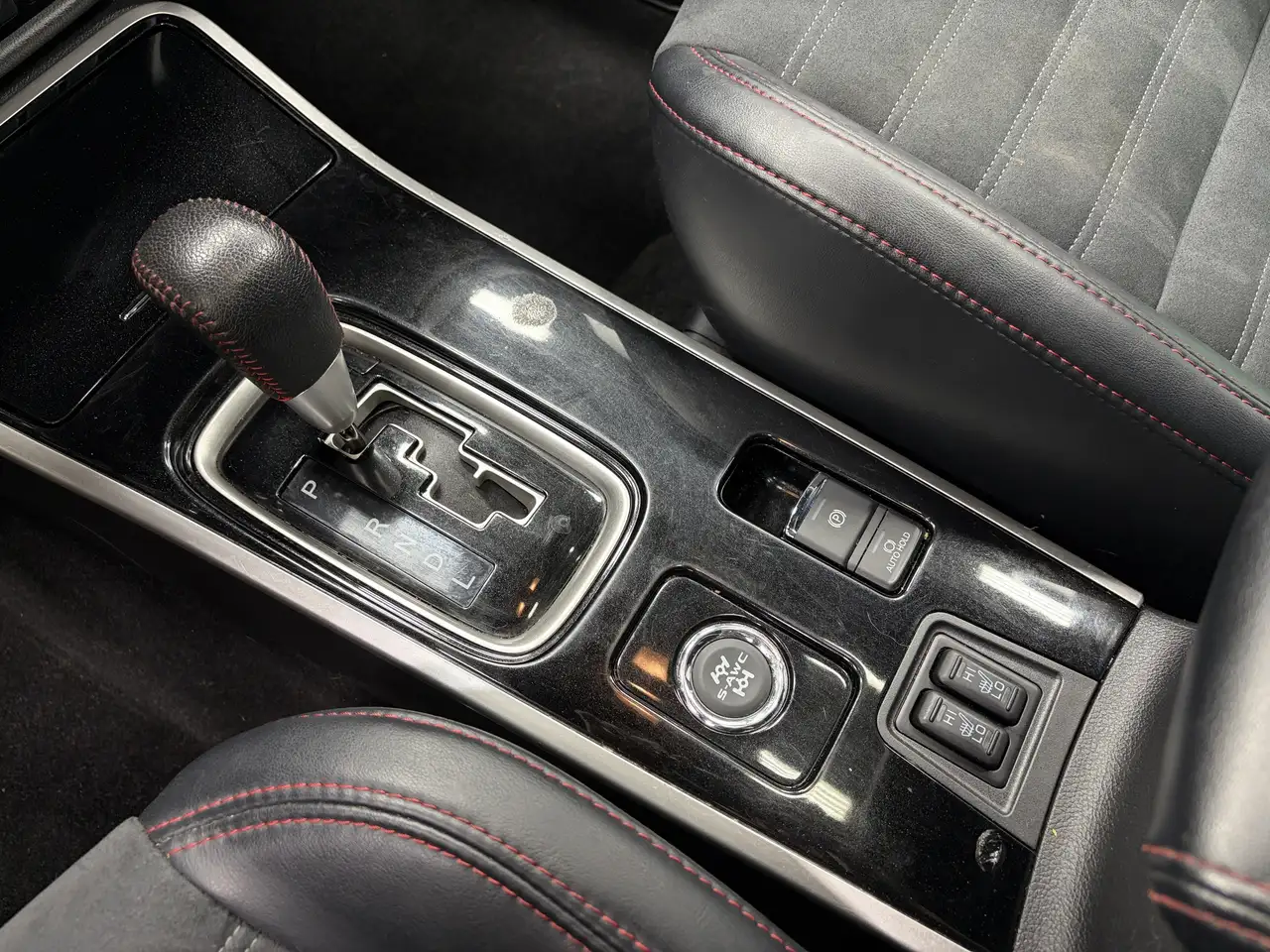 Mitsubishi Outlander снимка Mitsubishi Outlander