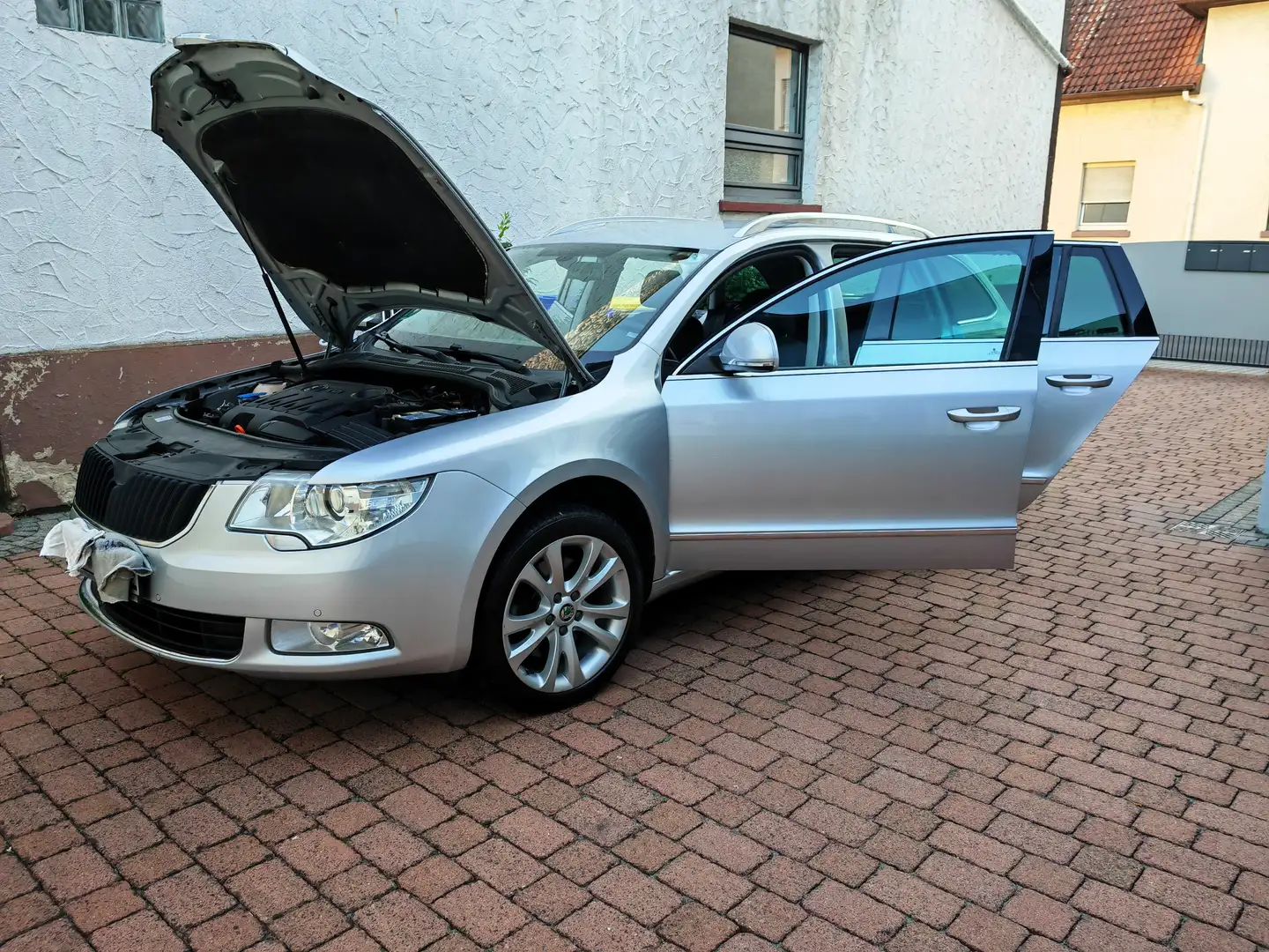Skoda Superb Superb II Combi Diesel Combi 2.0 TDI 4x4 Elegance Argent - 1