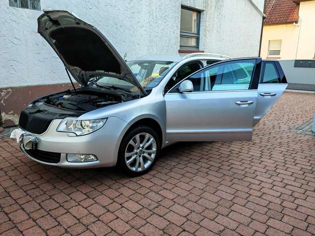 Imagine Skoda Superb Superb II Combi Diesel Combi 2.0 TDI 4x4 Elegance