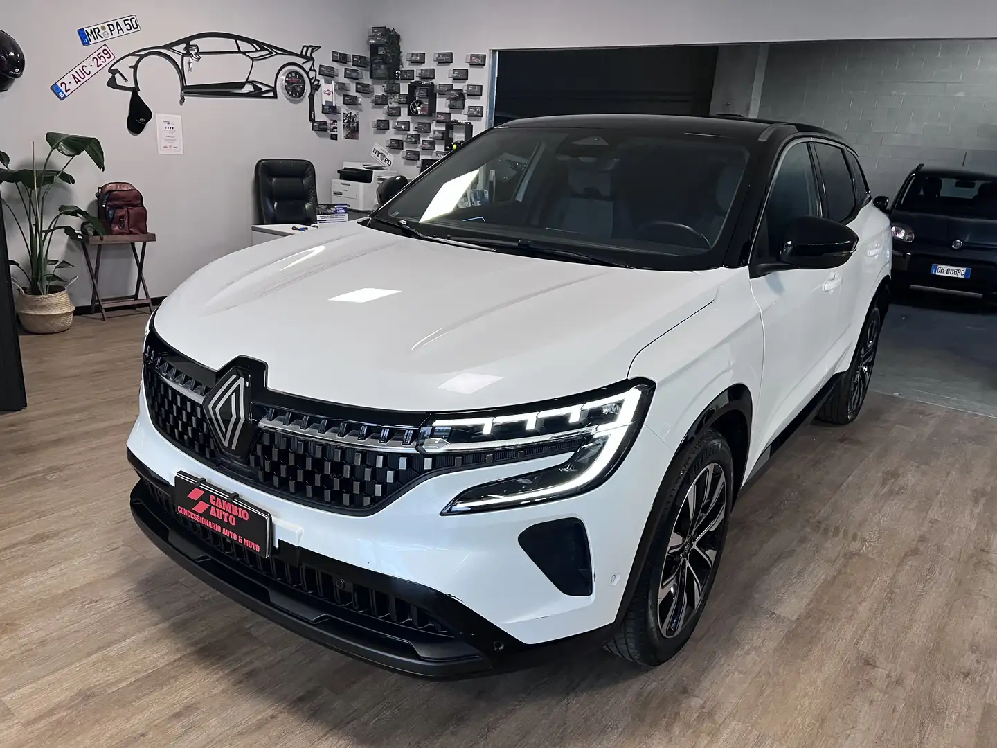 Renault Austral SENZA RICARICA m hybrid Techno Alpine 160cv auto Bianco - 1