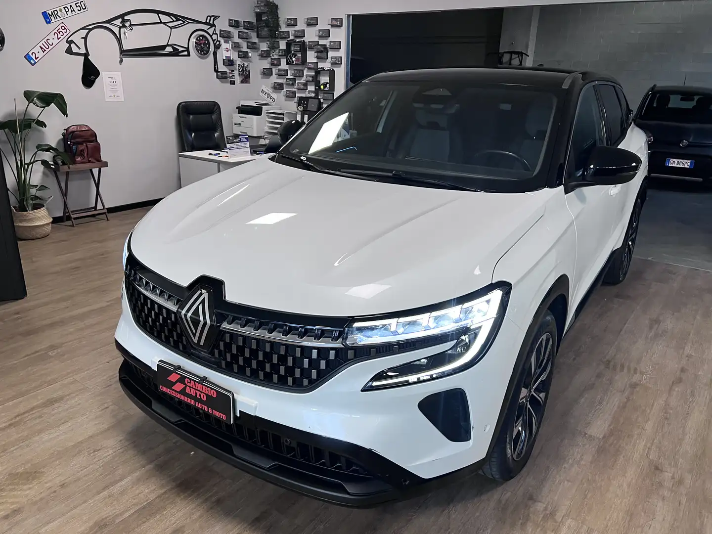 Renault Austral SENZA RICARICA m hybrid Techno Alpine 160cv auto Bianco - 2