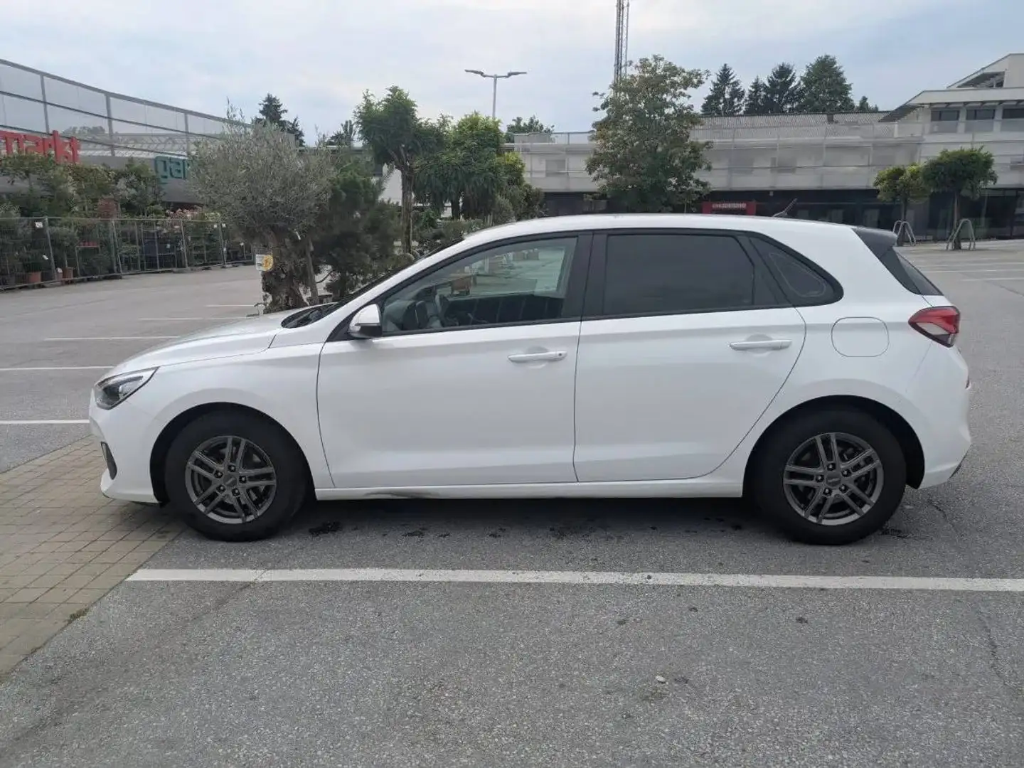 Hyundai i30 i30 1,4 MPI Level 2 Level 2 Weiß - 2