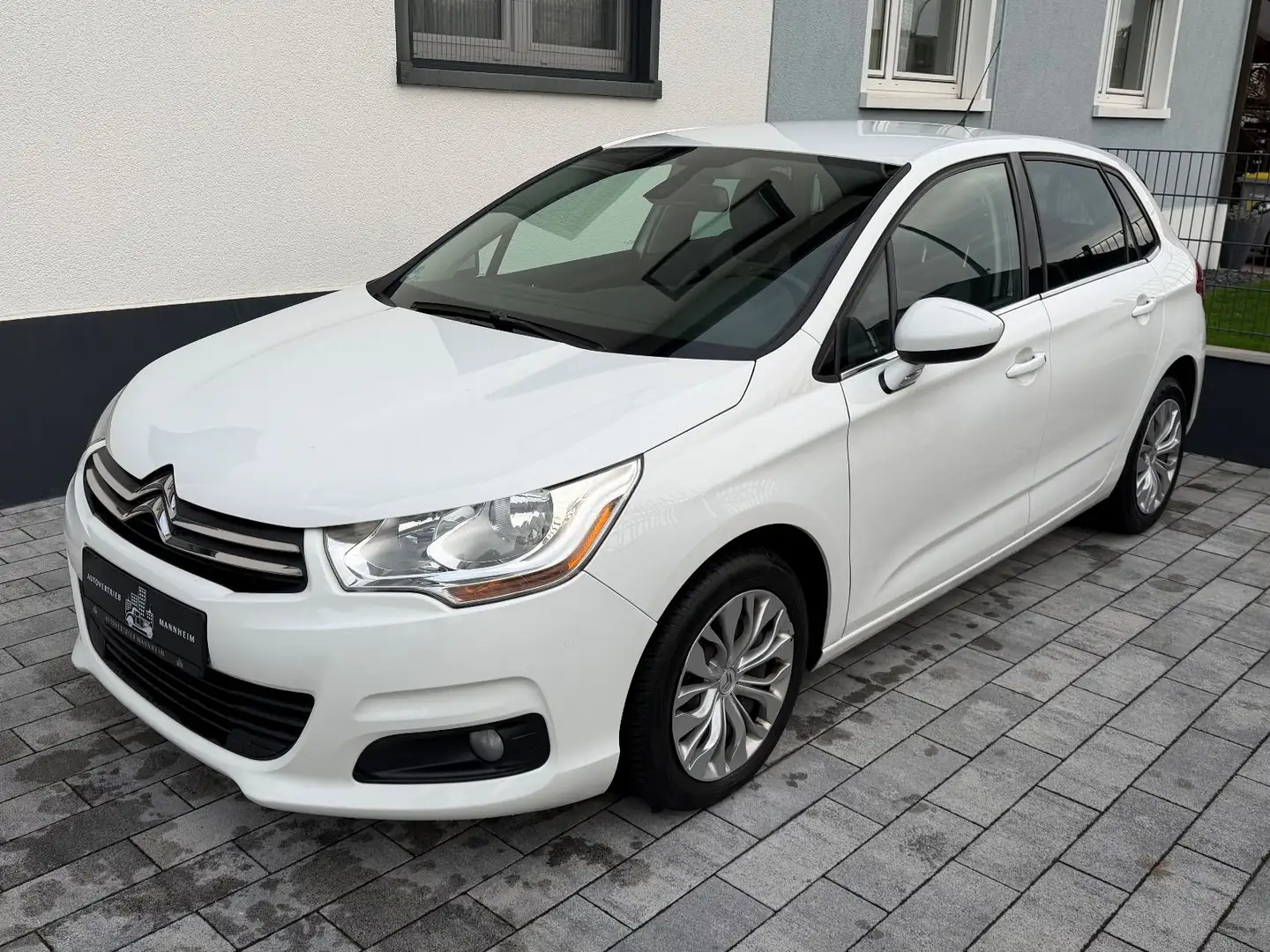 Citroen C4 Lim. Selection /1.HD/PDC/SZH/MASSAGE Weiß - 1