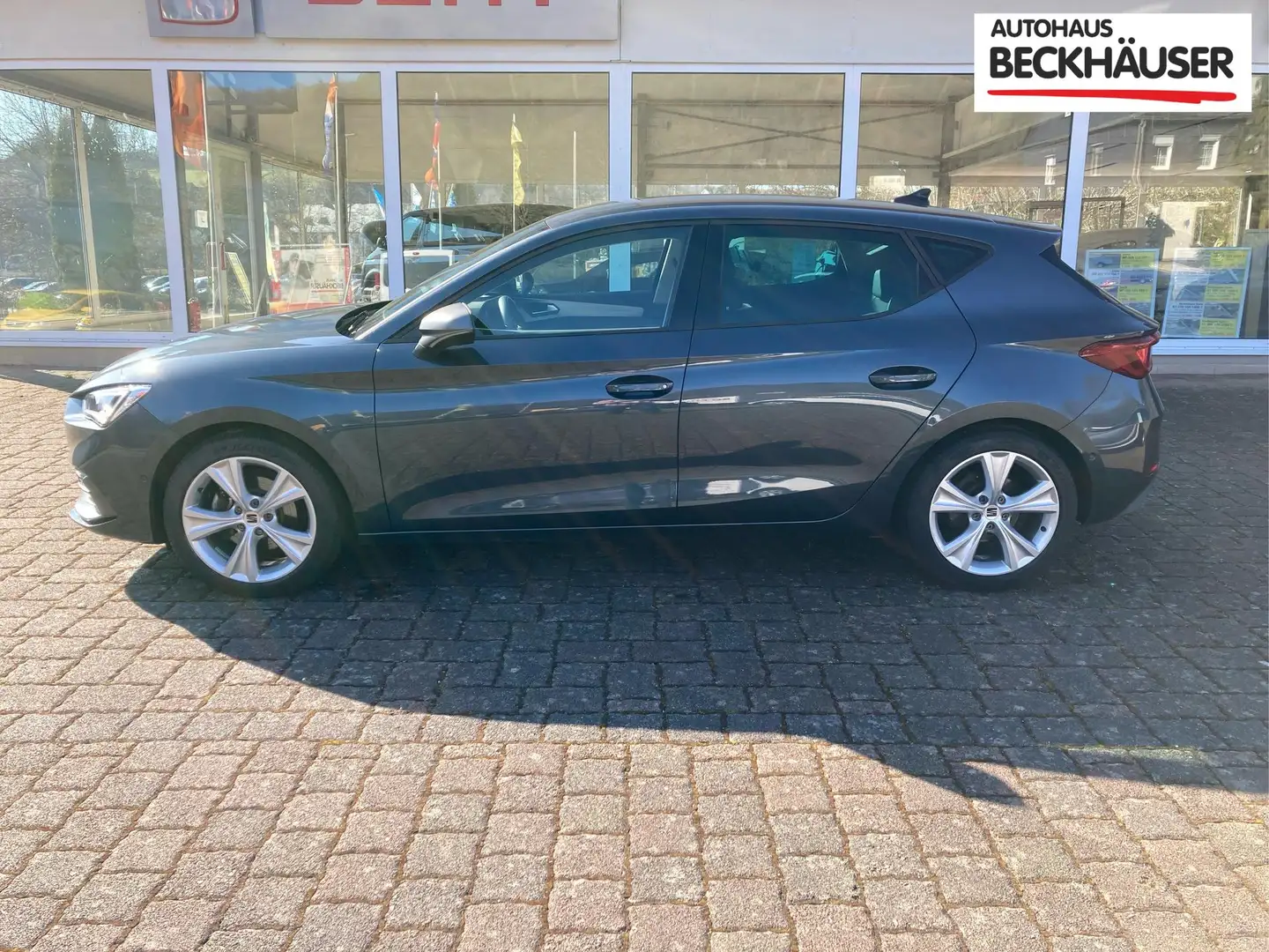 SEAT Leon FR 1,5TSI - LED, Spurhalteassistent, ACC, Parkl... Szürke - 2
