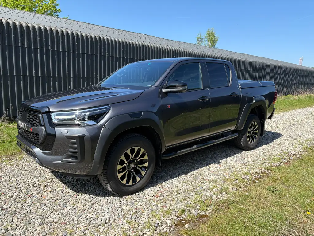 Toyota Hilux 2023 из Европы — купить под ключ