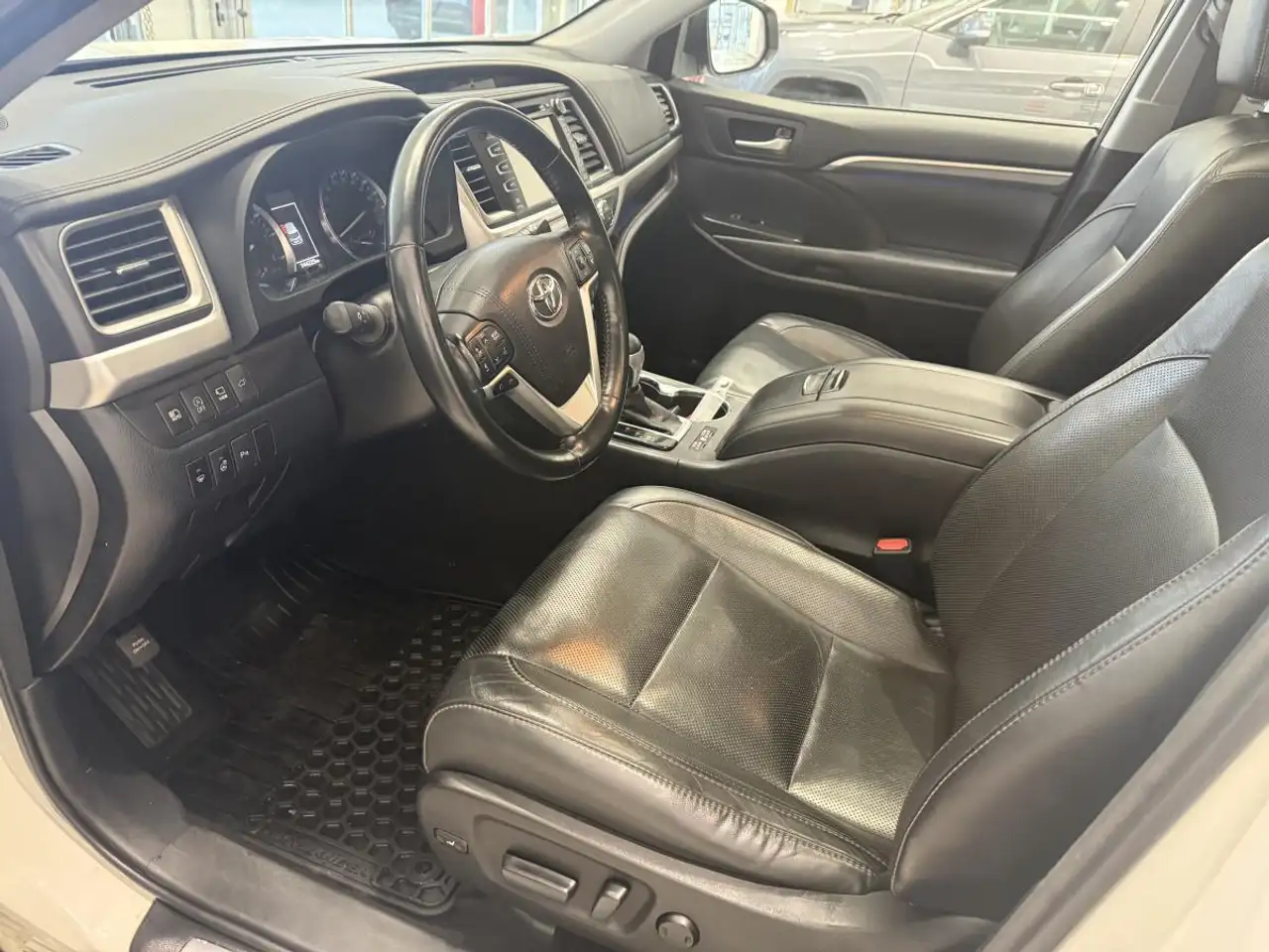 Toyota Highlander снимка Toyota Highlander