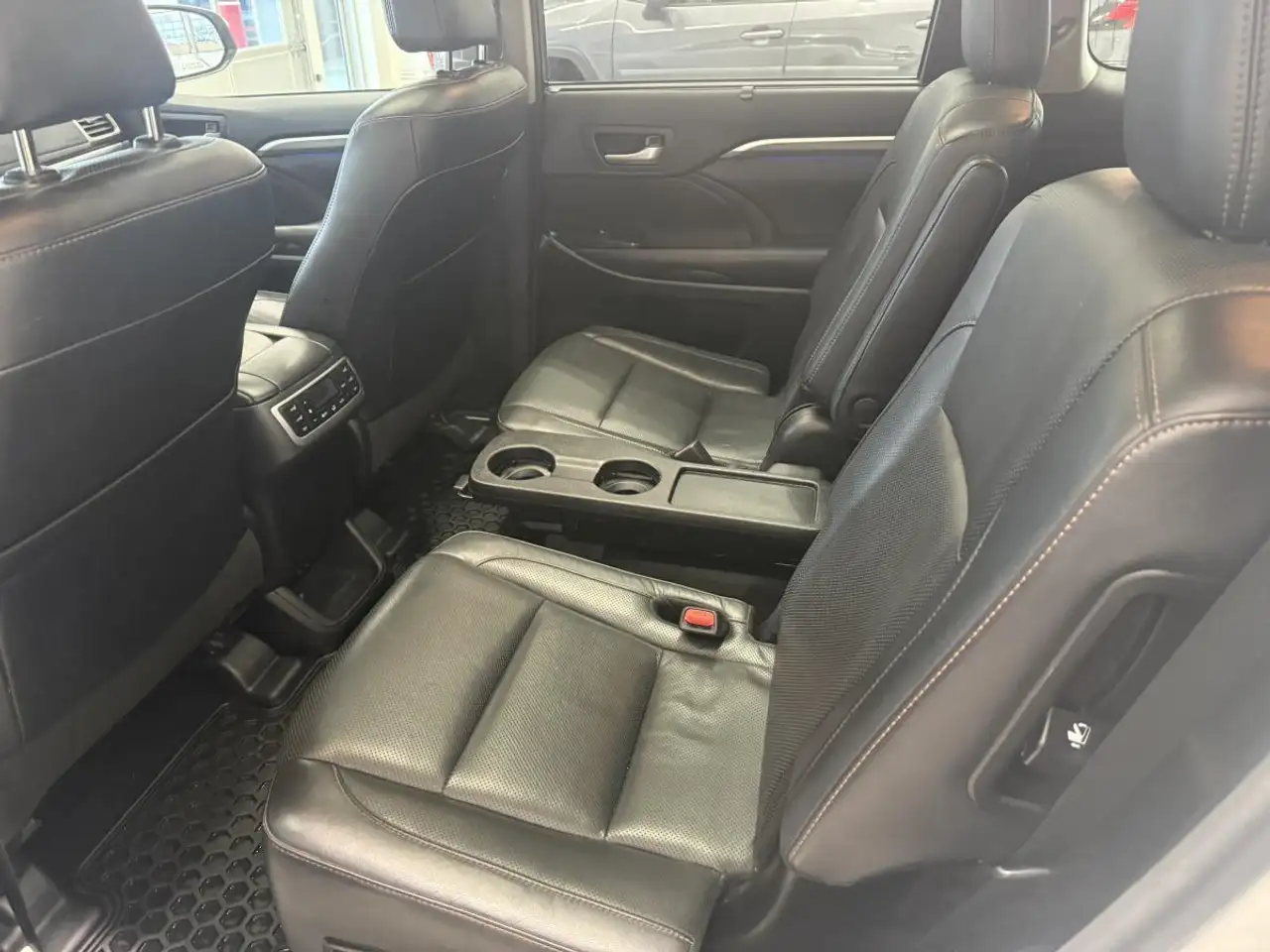 Toyota Highlander снимка Toyota Highlander