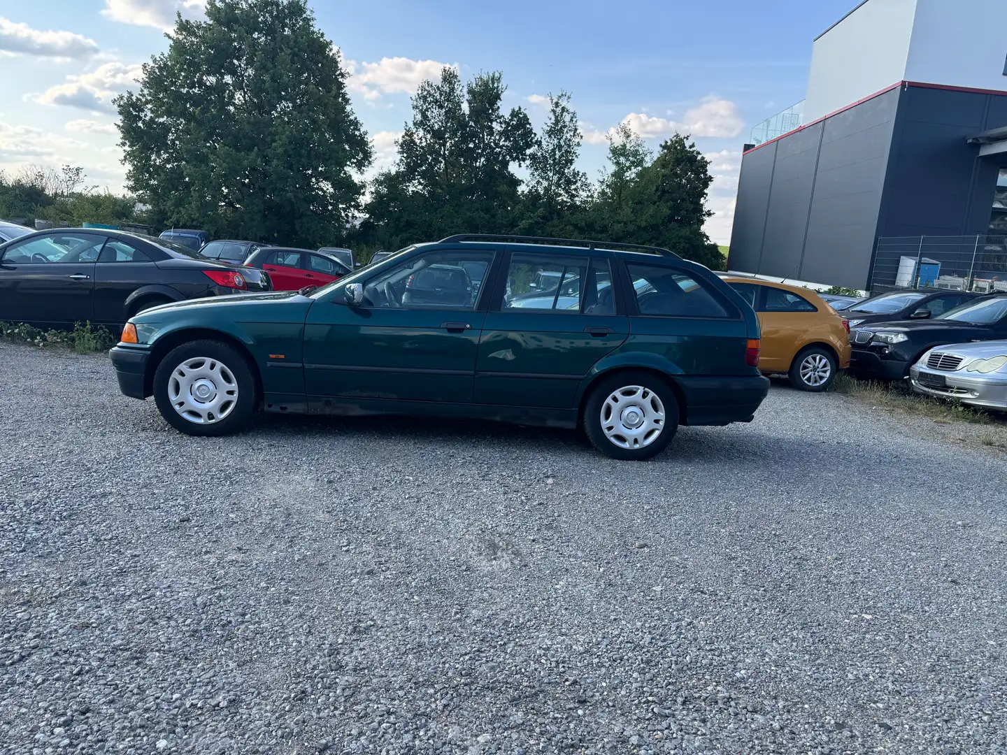 BMW 320 320i Vert - 2