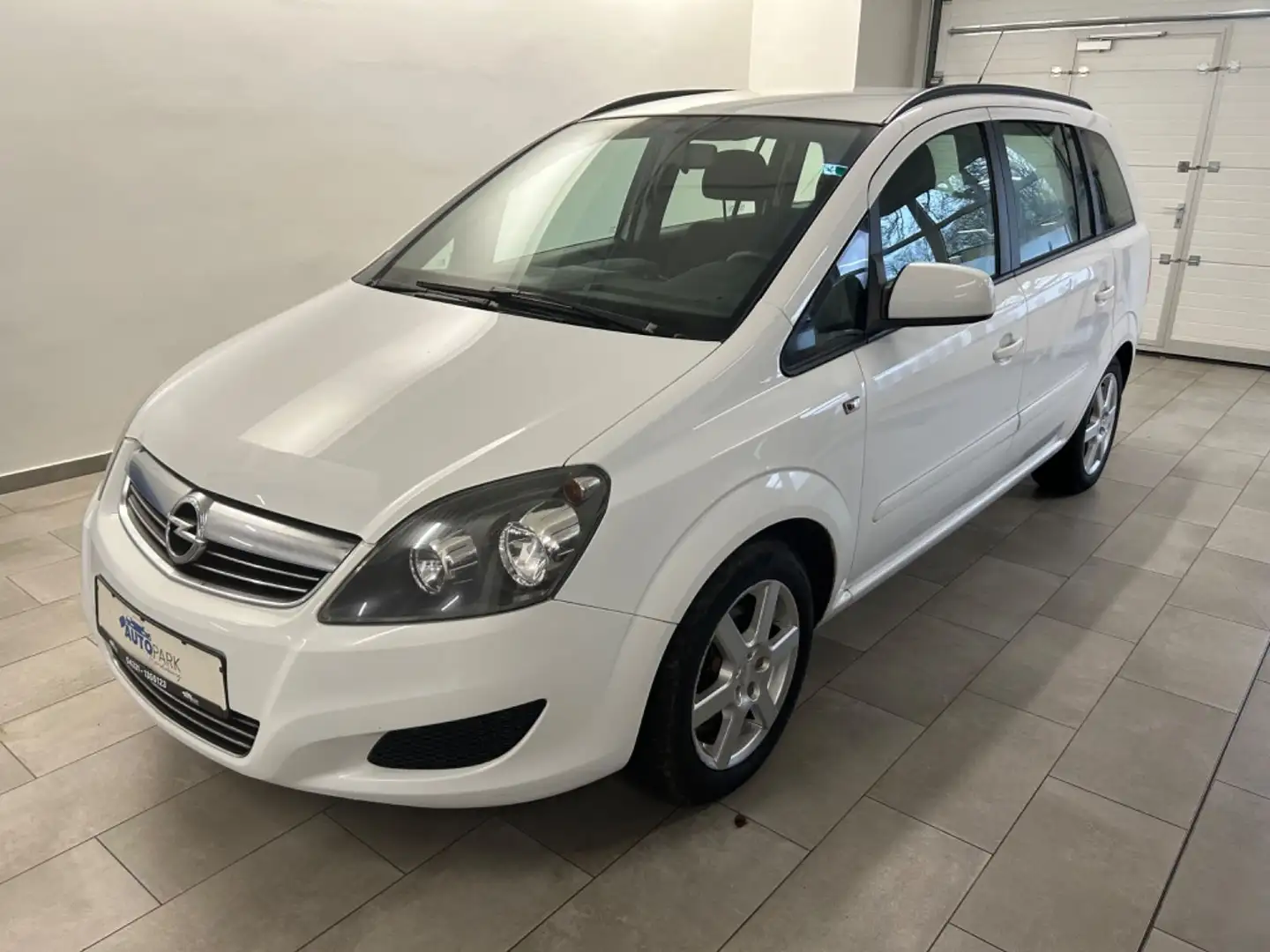 Opel Zafira B Family *7-Sitzer* Білий - 1