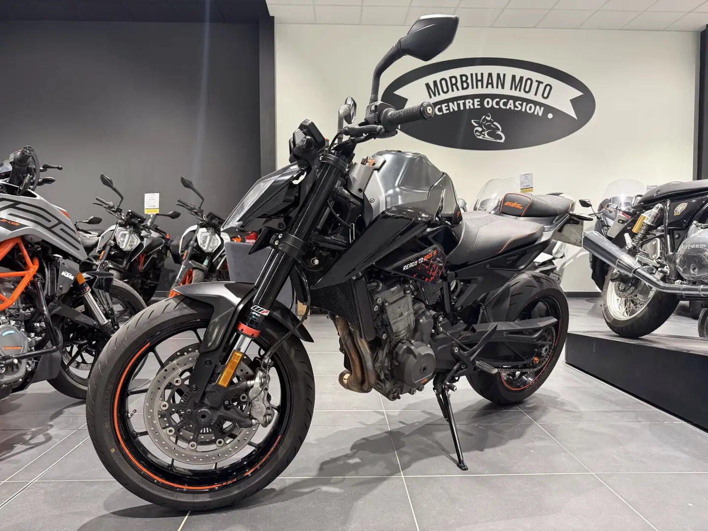 KTM 890 Duke Noir - 1