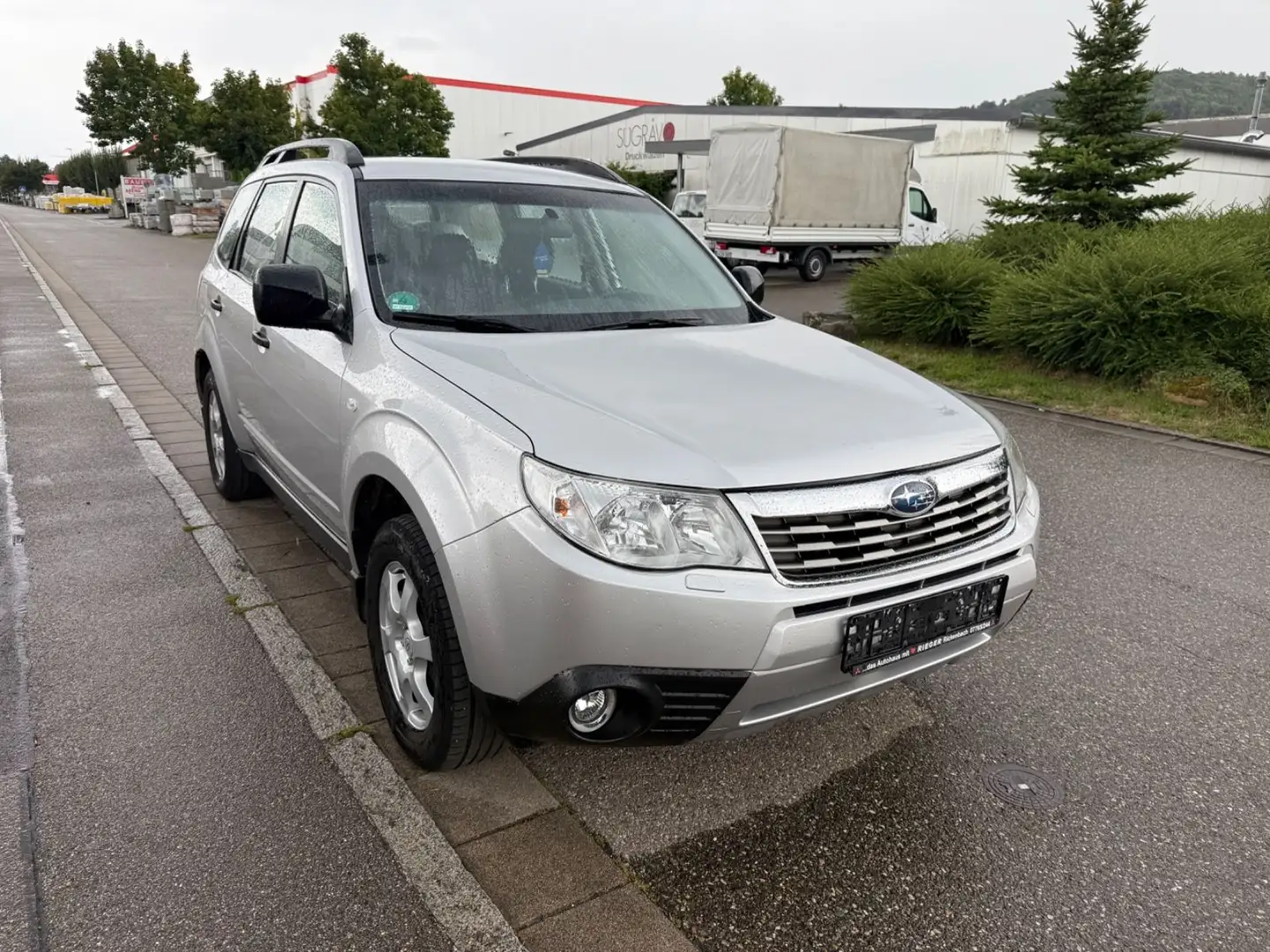 Subaru Forester 2.0 Active 4WD Klima TÜV LPG Gümüş rengi - 1