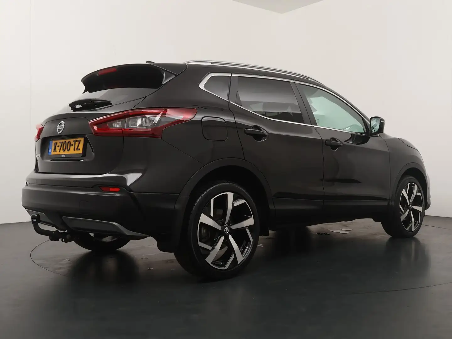 Nissan Qashqai 1.3 DIG-T Tekna | AUTOMAAT | Panoramadak | Trekhaa Zwart - 2