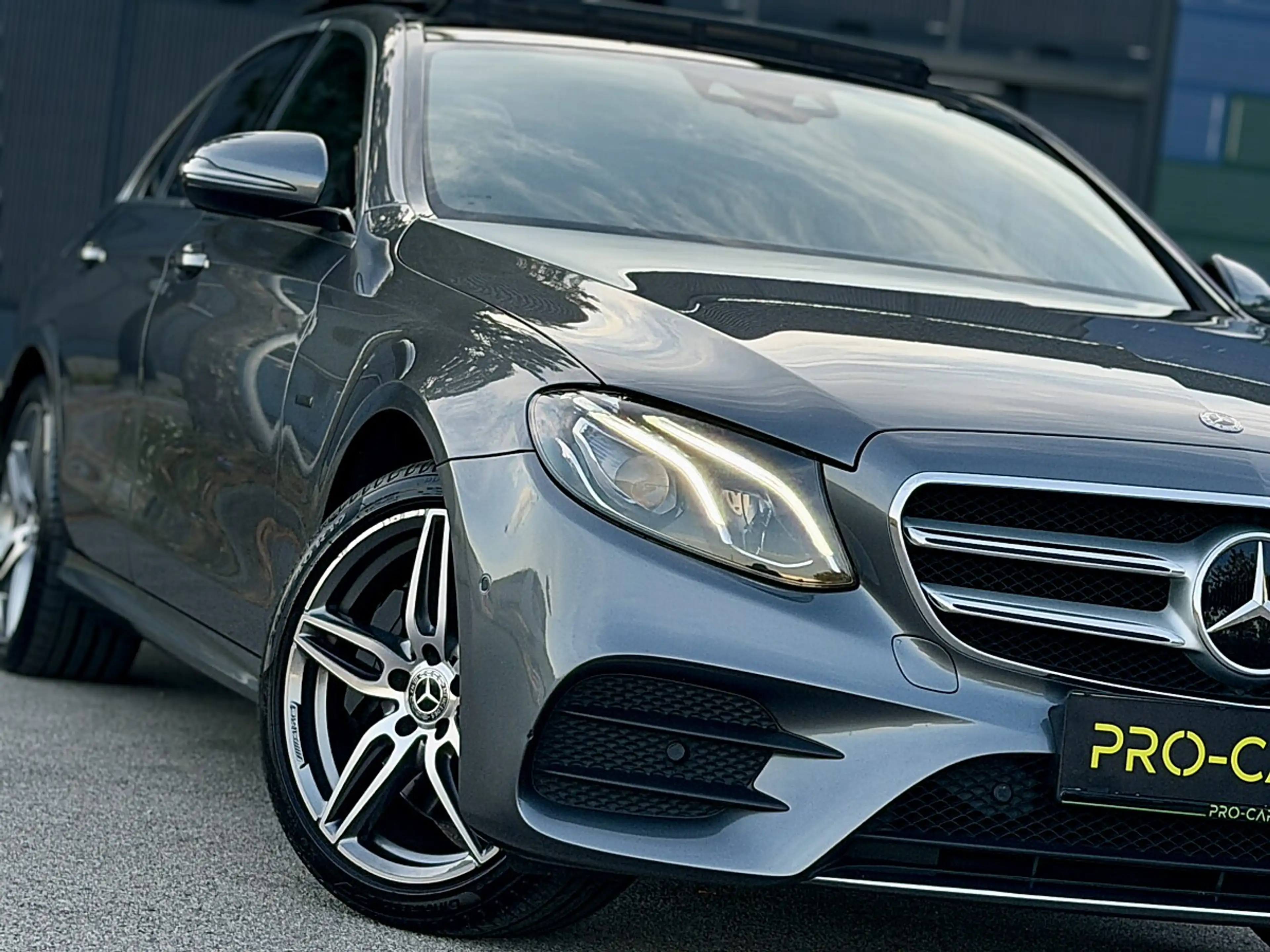 Mercedes-Benz E 350 e PHEV // AMG-Line // PANORAMADACH // GARANTIE — photo 6